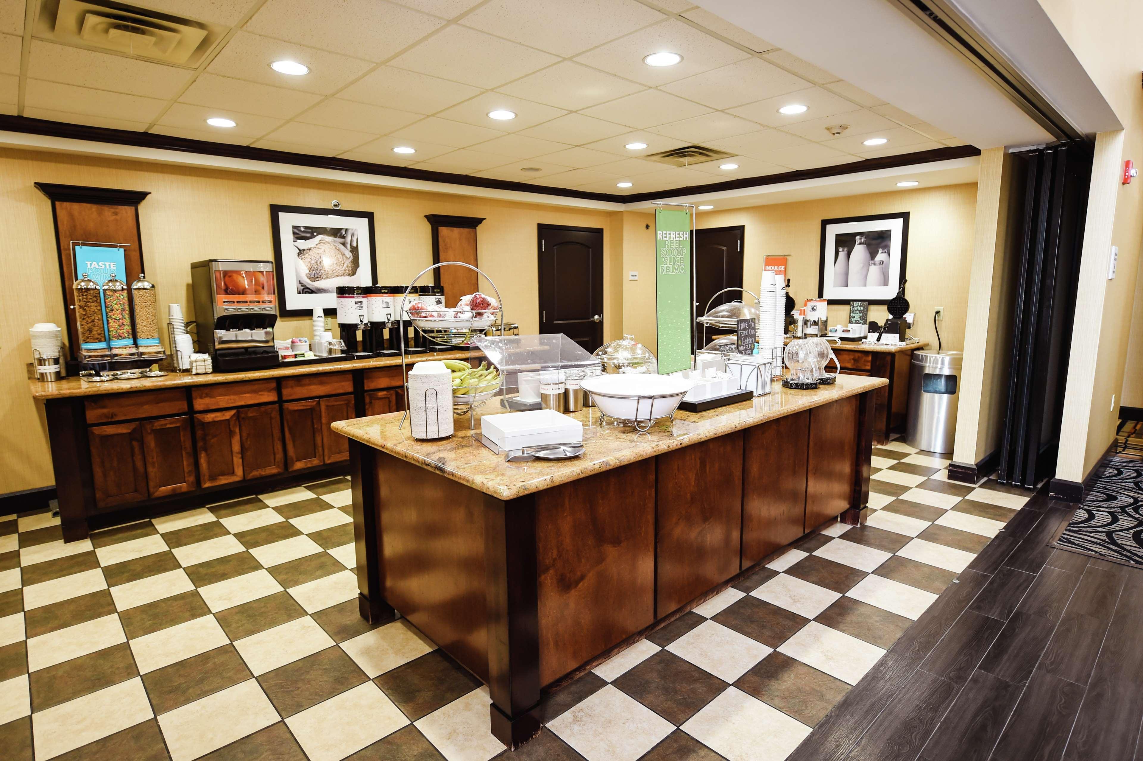 Hotel Hampton & Pine Bluff