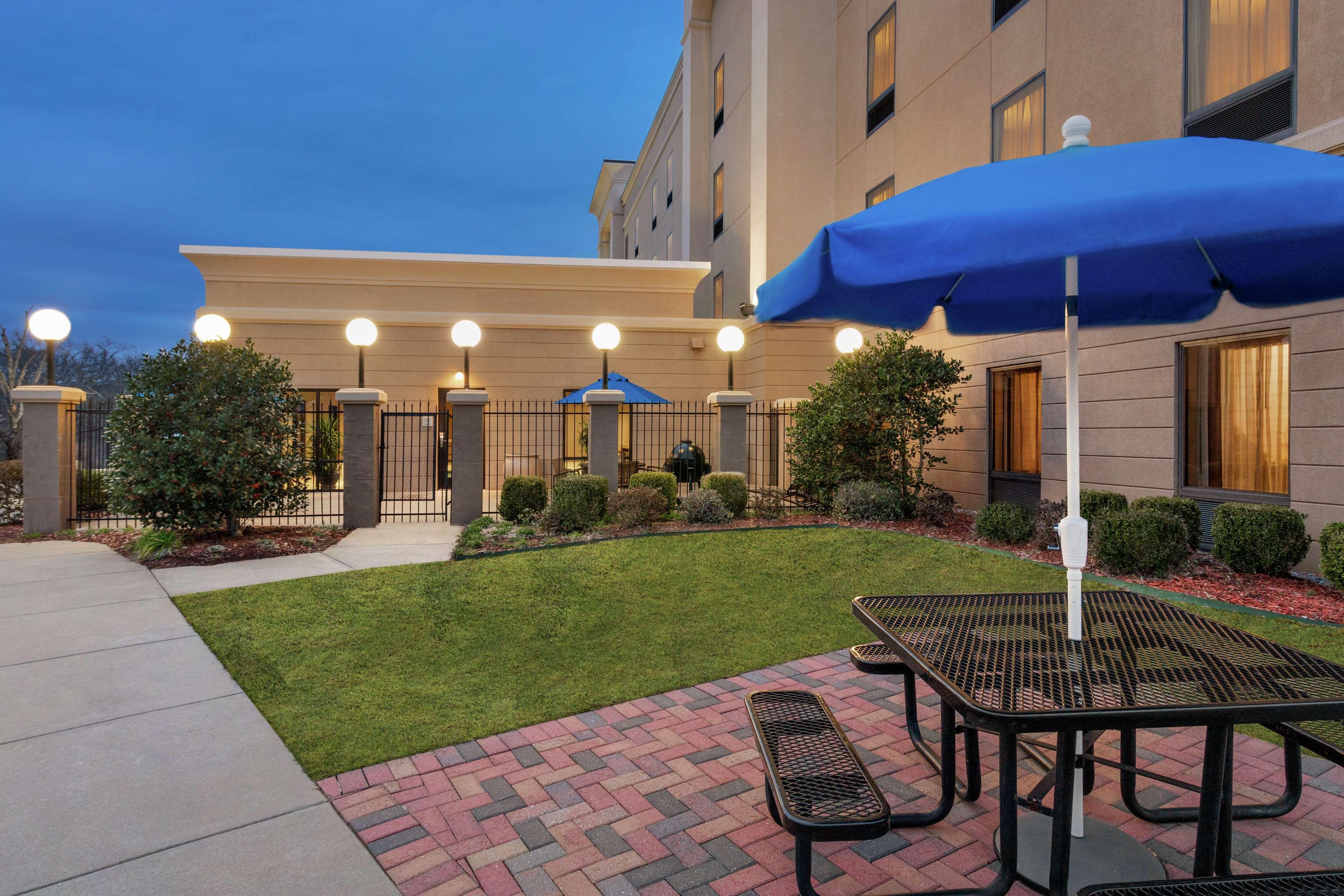 Hampton & Hotel 3*