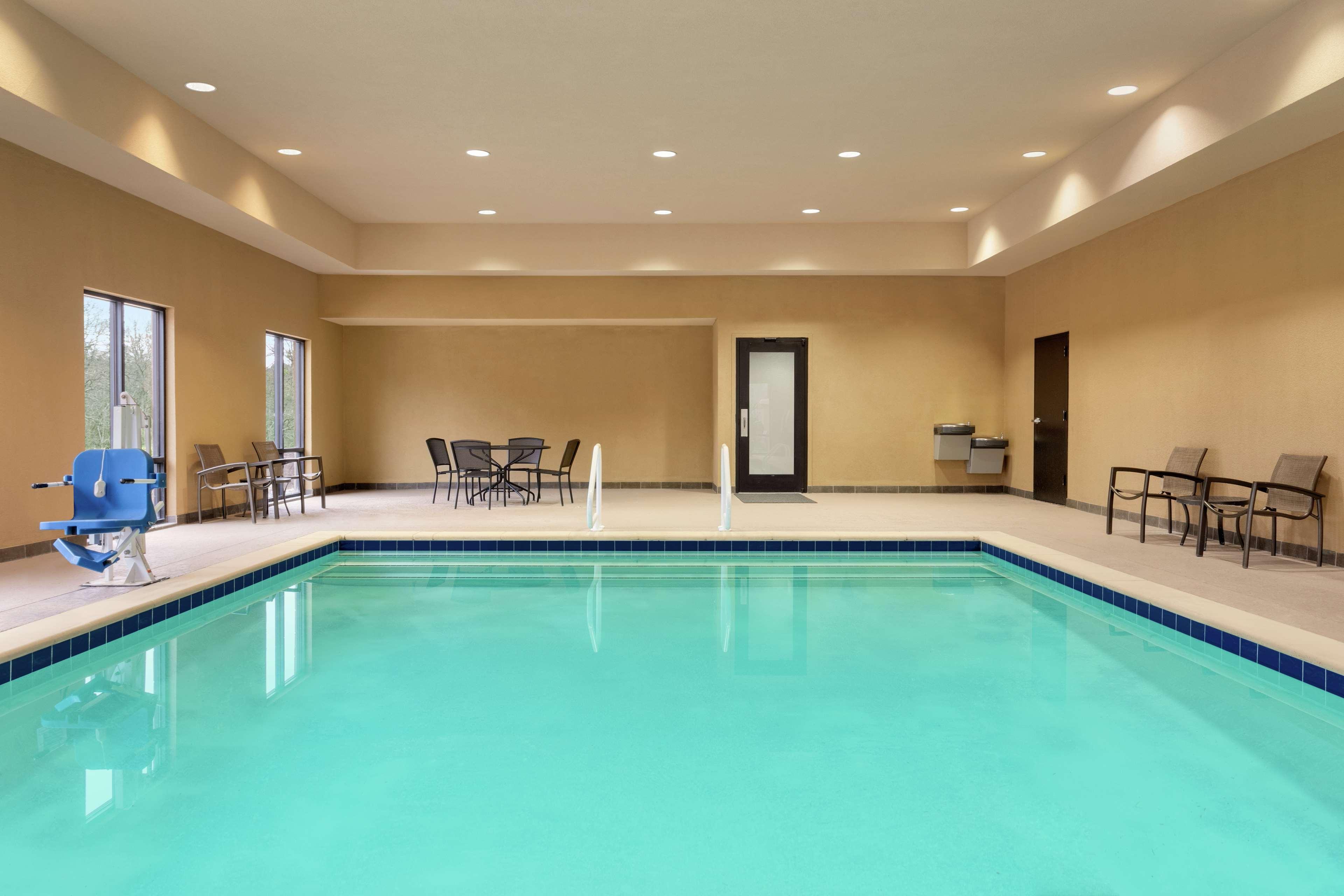 Hotel Hampton & Pine Bluff