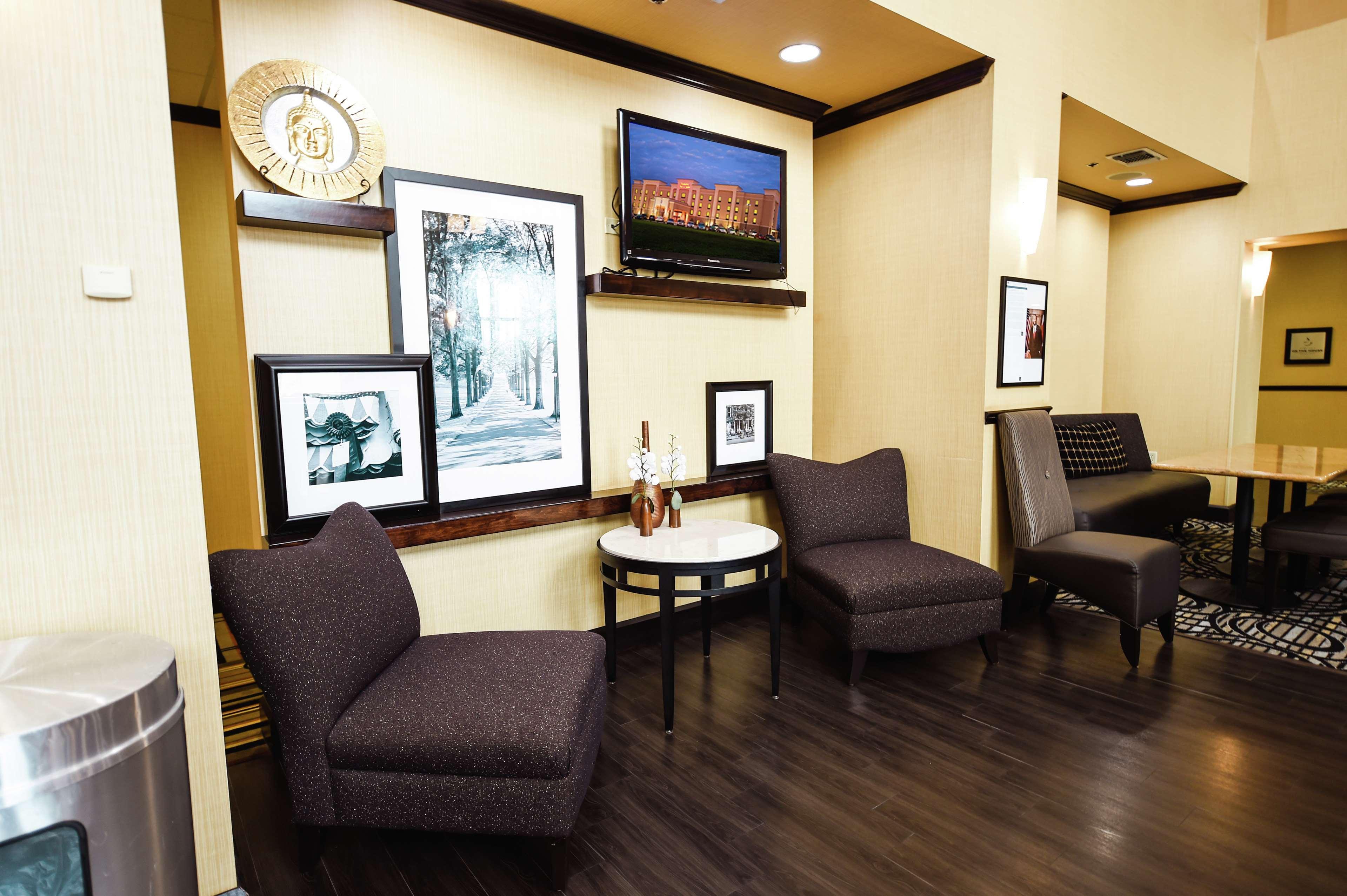 Hotel Hampton & Pine Bluff