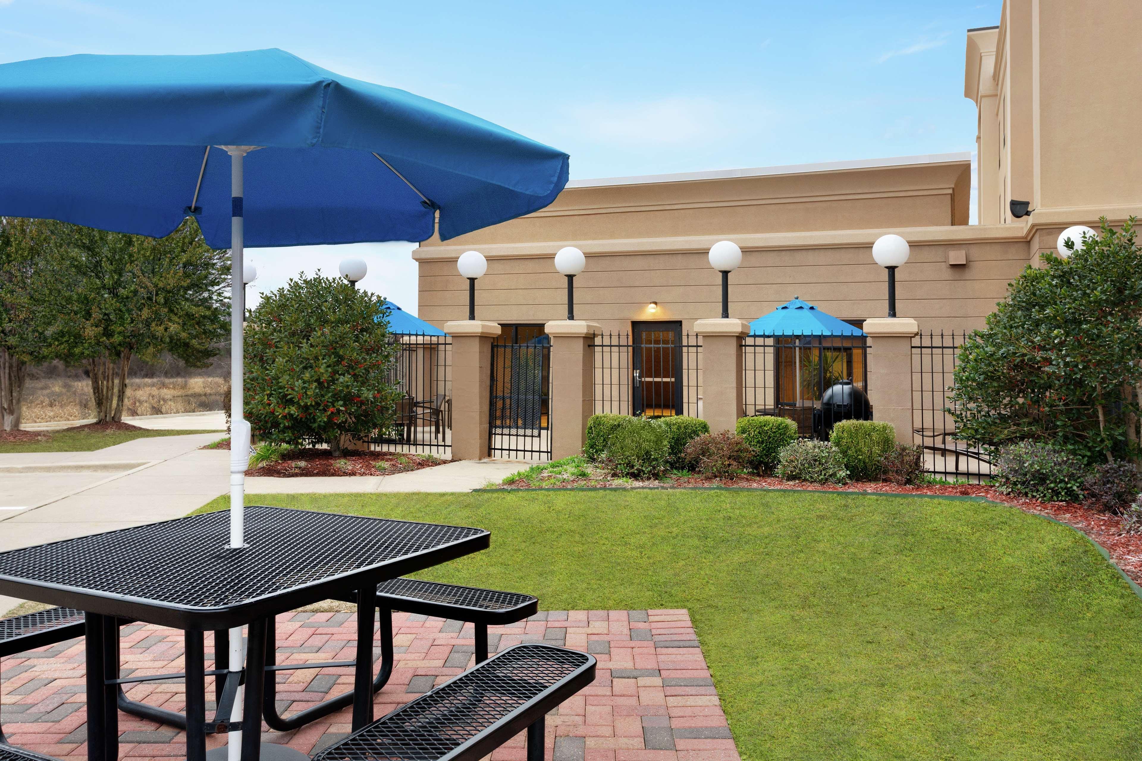 Hampton & Hotel Pine Bluff